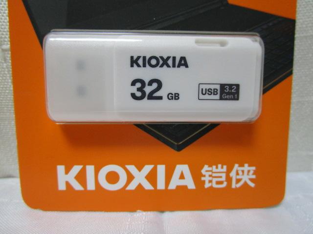 KIOXIA USB 32GB USB3.2(Gen1) LU301W032GC4 { ̎ʐ^2