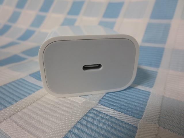 Apple ���� 18W Type-C �d���A�_�v�^ A1720 �̎ʐ^3